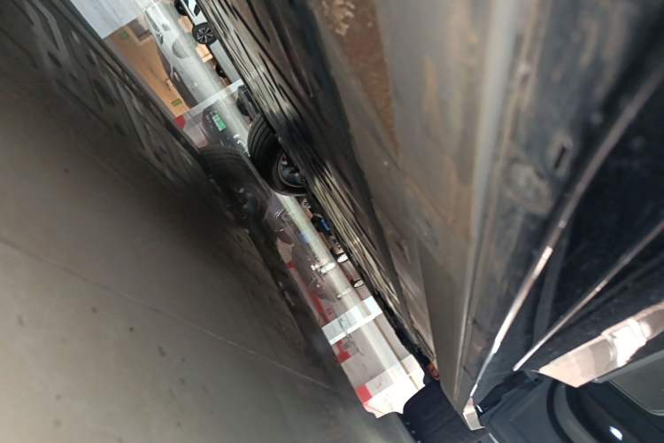 Used Nio ES6 2025 75 kWh Right Side Sill