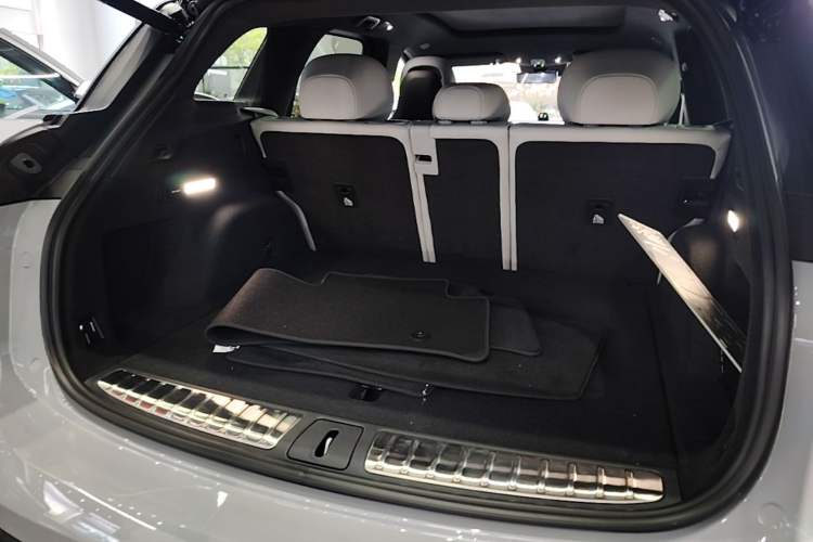 Used Nio ES6 2025 75 kWh Trunk