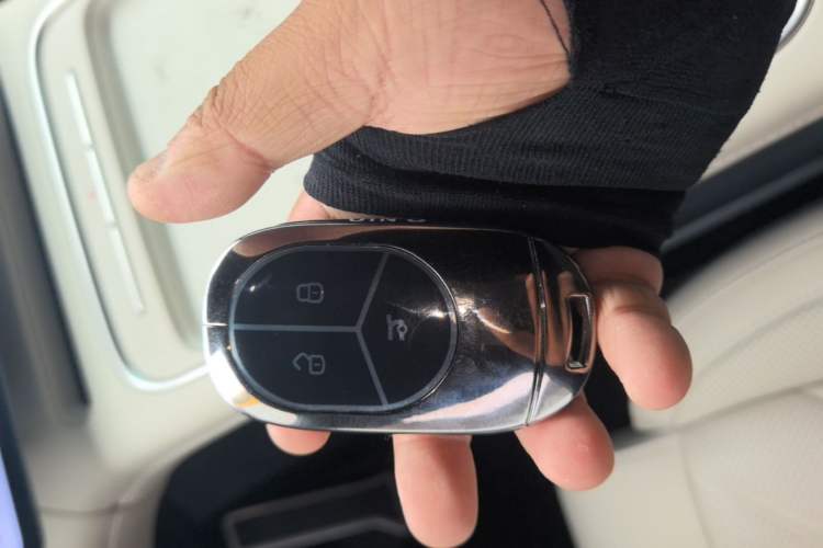 Used Nio ES6 2025 75 kWh Vehicle Key
