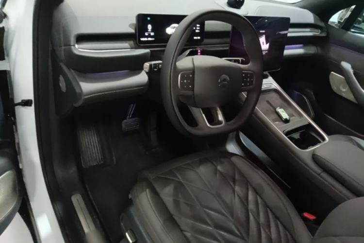 Used Nio ES6 2025 75 kWh Center Console