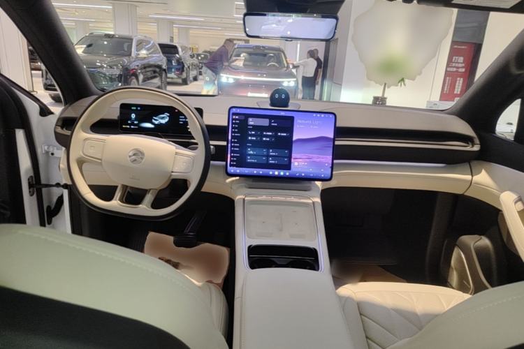 Used Nio ES6 2025 75 kWh Center Console