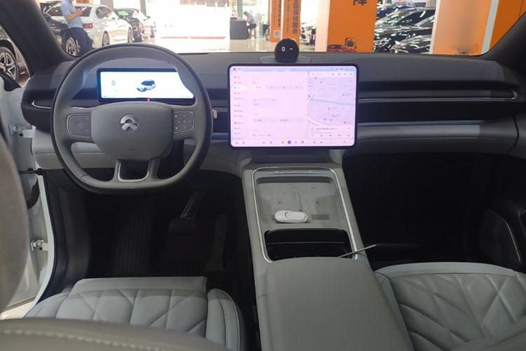 Used Nio ES6 2025 75 kWh Center Console