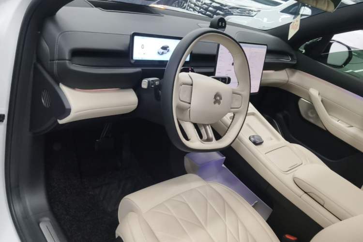 Used Nio ES6 2025 75 kWh Center Console