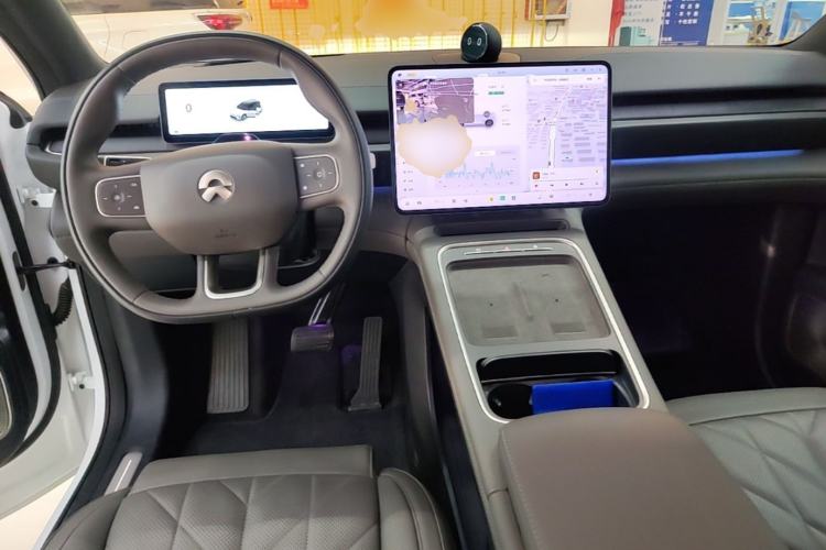 Used Nio ES6 2025 75 kWh Center Console