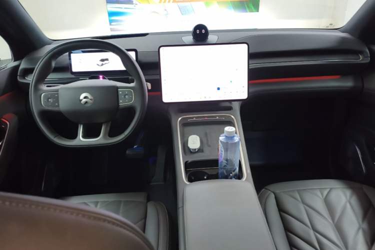 Used Nio ES6 2025 75 kWh Center Console