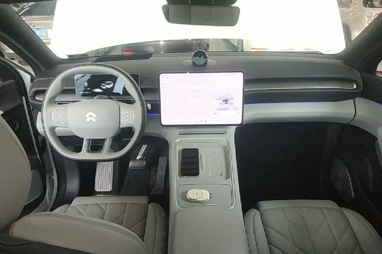 Used Nio ES6 2025 75 kWh Center Console