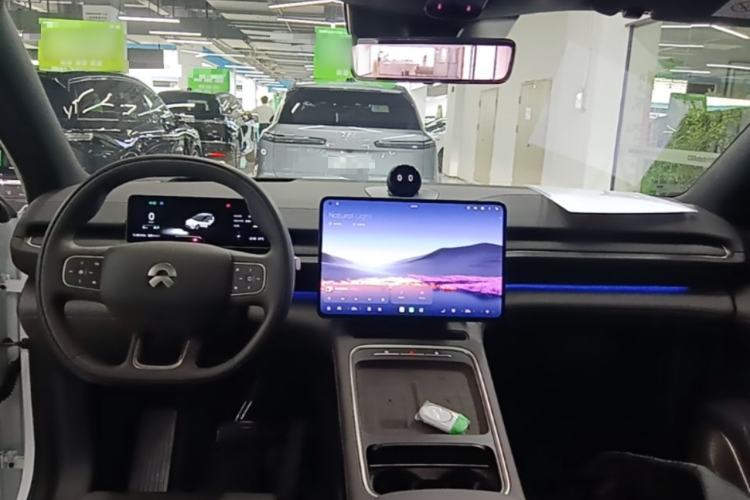Used Nio ES6 2025 75 kWh Center Console
