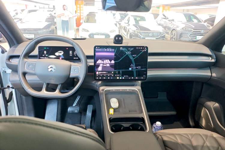 Used Nio ES6 2025 75 kWh Center Console