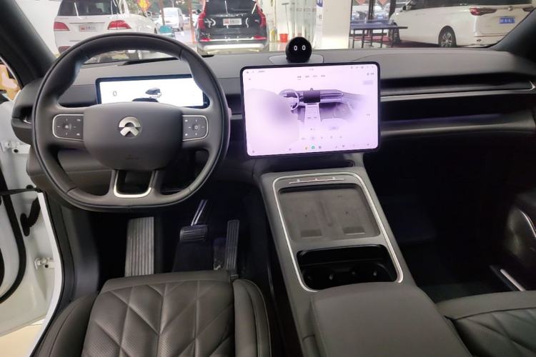Used Nio ES6 2025 75 kWh Center Console