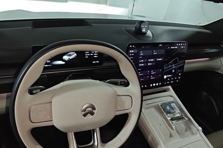 Used Nio ES6 2025 75 kWh Center Console