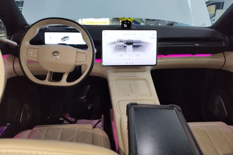 Used Nio ES6 2025 75 kWh Center Console