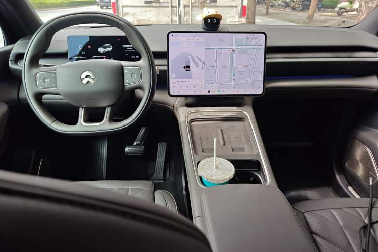 Used Nio ES6 2025 75 kWh Center Console