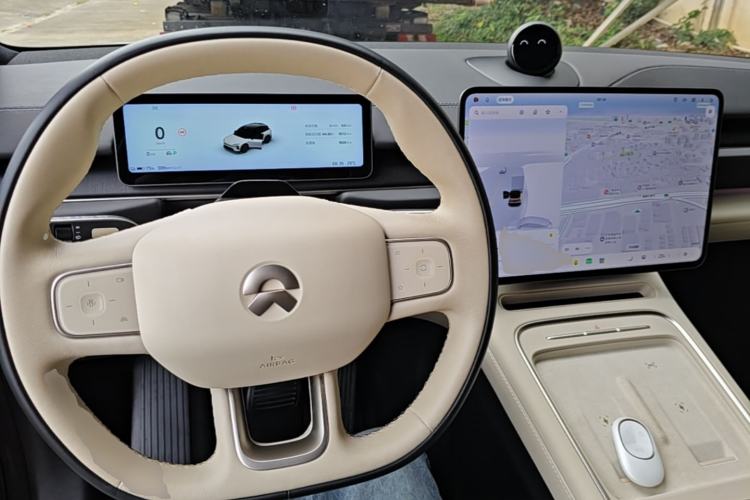 Used Nio ES6 2025 75 kWh Center Console