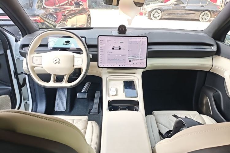 Used Nio ES6 2025 75 kWh Center Console