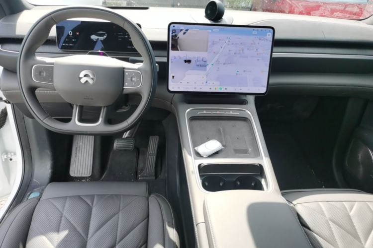 Used Nio ES6 2025 75 kWh Center Console
