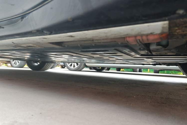 Used Nio ES6 2025 75 kWh Chassis Front Right