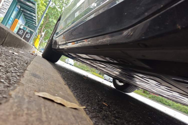 Used Nio ES6 2025 75 kWh Chassis Front Right