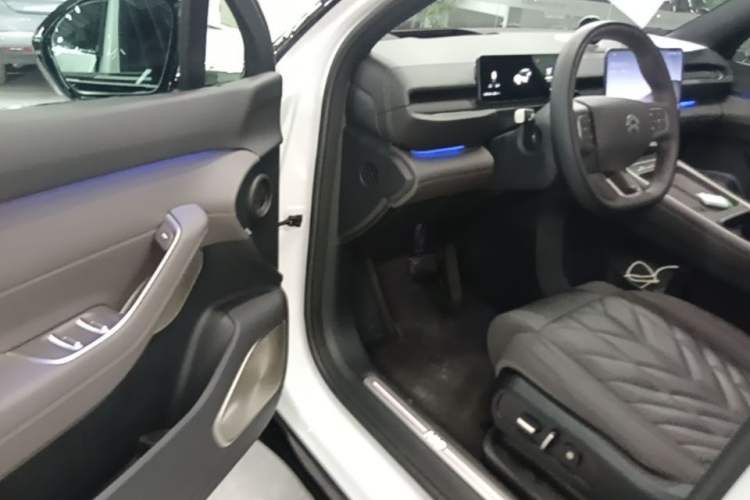 Used Nio ES6 2025 75 kWh Driver Seat