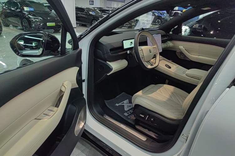Used Nio ES6 2025 75 kWh Driver Seat
