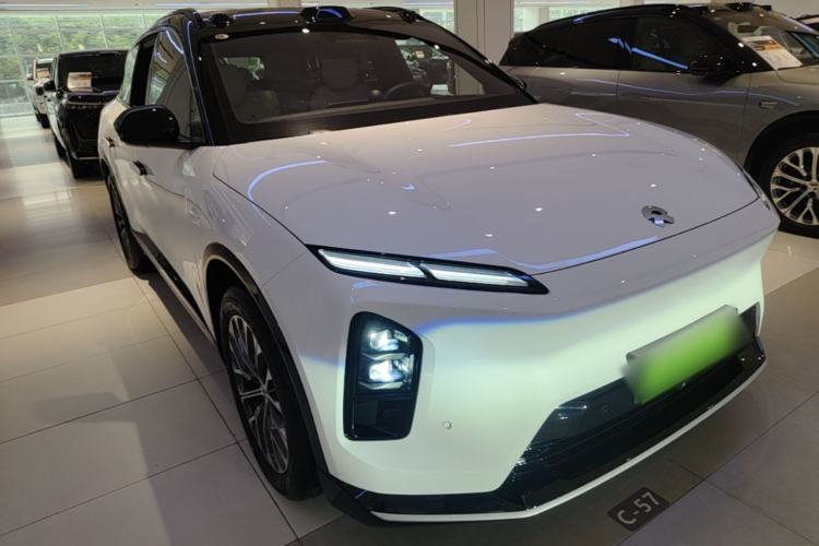 Used Nio ES6 2025 75 kWh Front Right 45 Deg