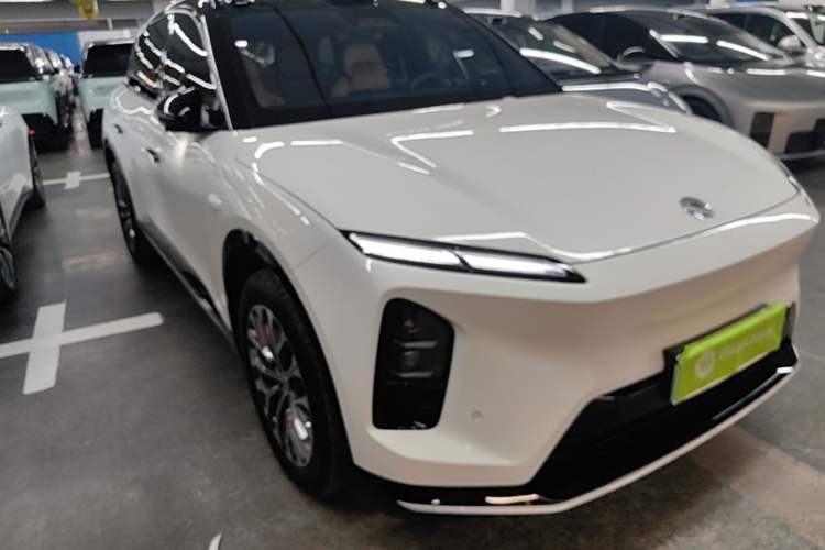 Used Nio ES6 2025 75 kWh Front Right 45 Deg