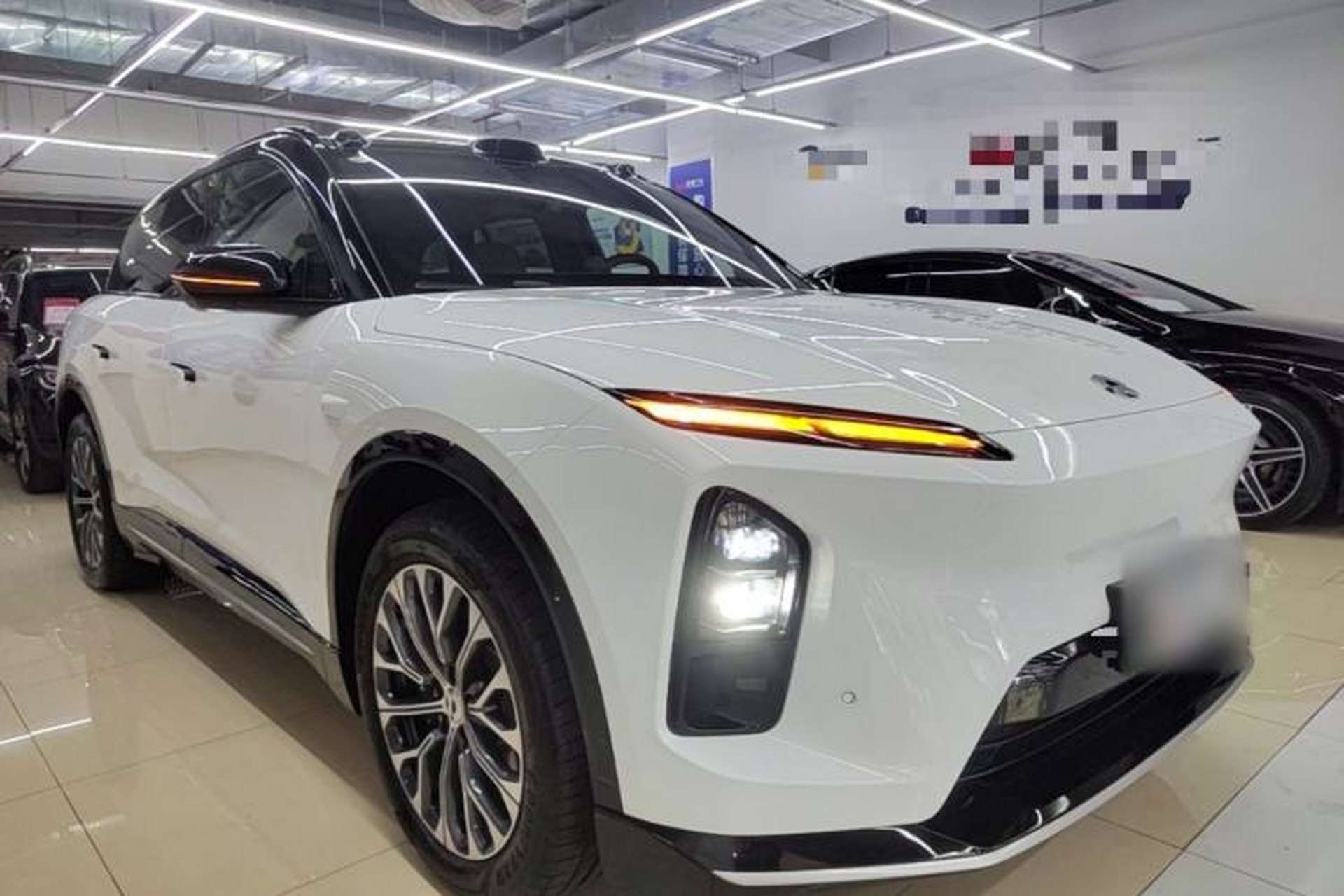 Used Nio ES6 2025 75 kWh Front Right 45 Deg