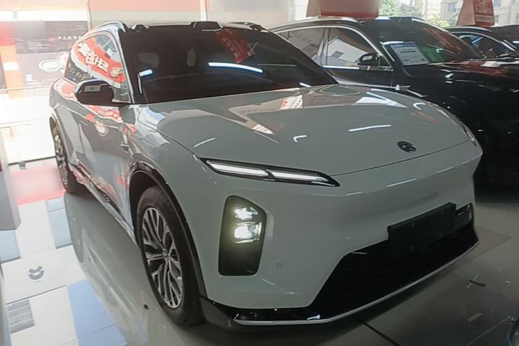 Used Nio ES6 2025 75 kWh Front Right 45 Deg