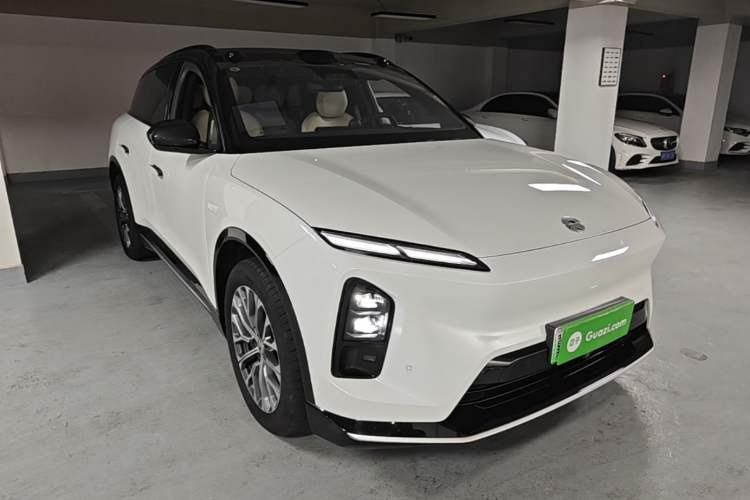 Used Nio ES6 2025 75 kWh Front Right 45 Deg