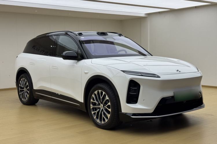 Used Nio ES6 2025 75 kWh Front Right 45 Deg