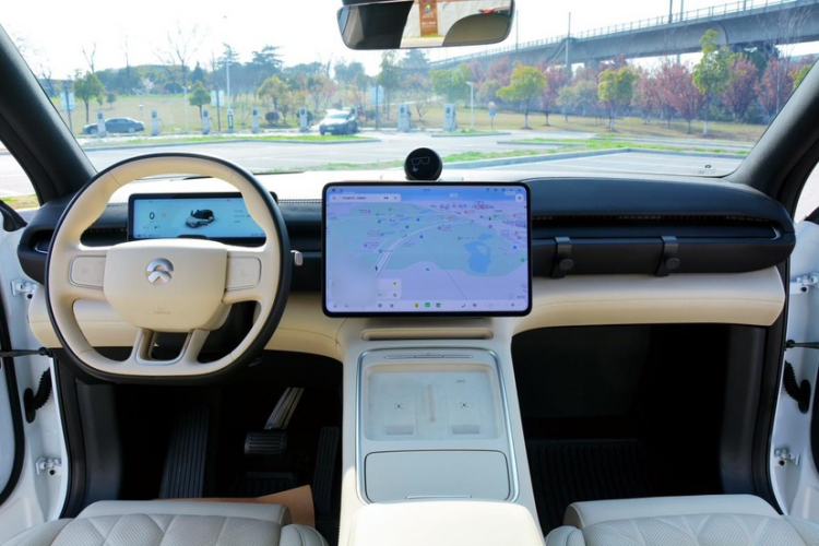 Used Nio ES6 2025 75 kWh Interior 7