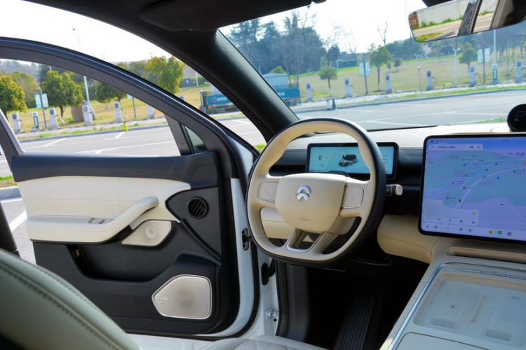 Used Nio ES6 2025 75 kWh Interior 8