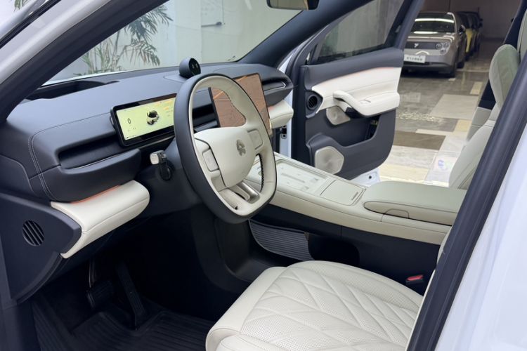 Used Nio ES6 2025 75 kWh Interior 8