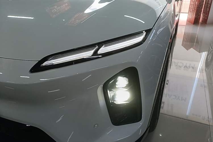 Used Nio ES6 2025 75 kWh Left Front Headlight