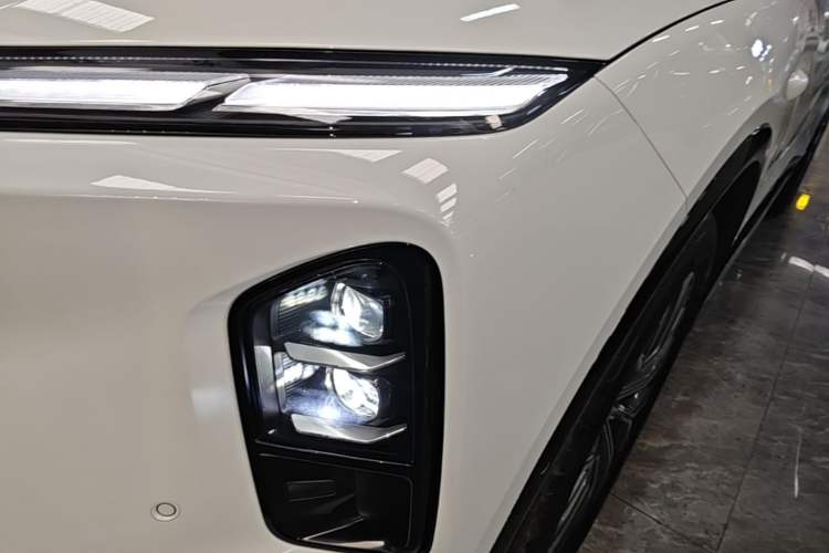 Used Nio ES6 2025 75 kWh Left Front Headlight