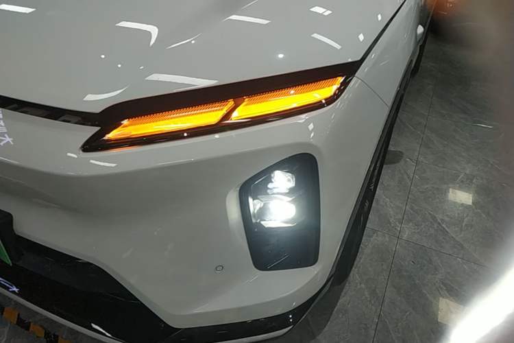 Used Nio ES6 2025 75 kWh Left Front Headlight
