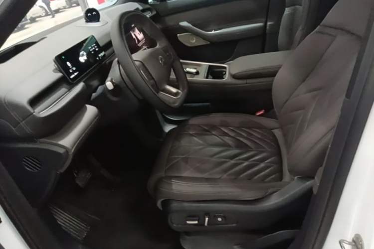 Used Nio ES6 2025 75 kWh Left Front Seat