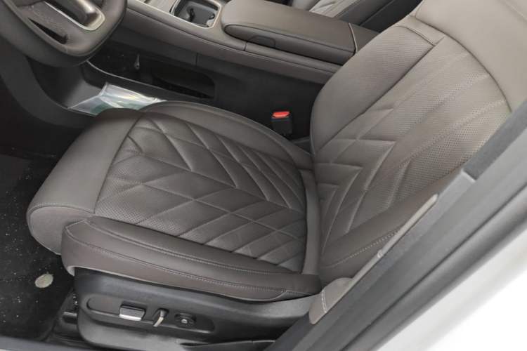 Used Nio ES6 2025 75 kWh Left Front Seat