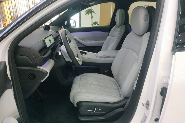Used Nio ES6 2025 75 kWh Left Front Seat