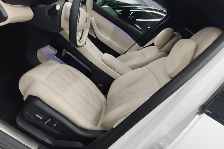 Used Nio ES6 2025 75 kWh Left Front Seat