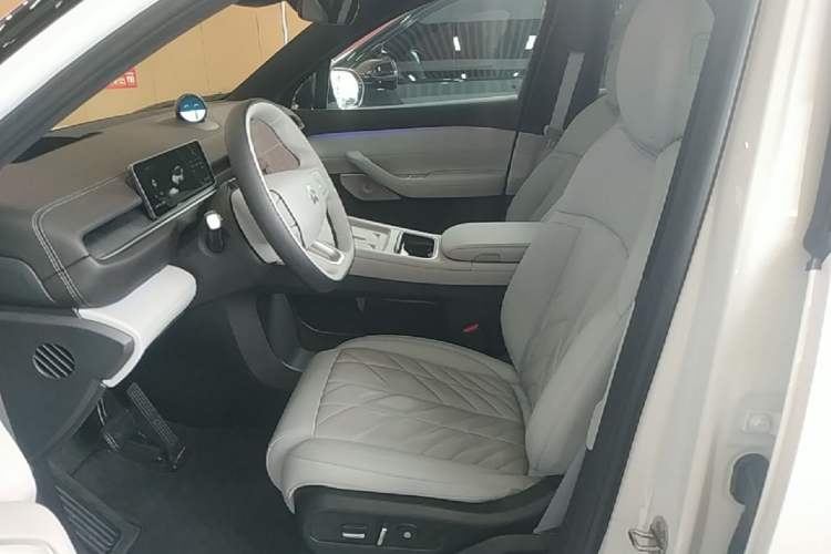 Used Nio ES6 2025 75 kWh Left Front Seat