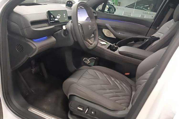 Used Nio ES6 2025 75 kWh Left Front Seat