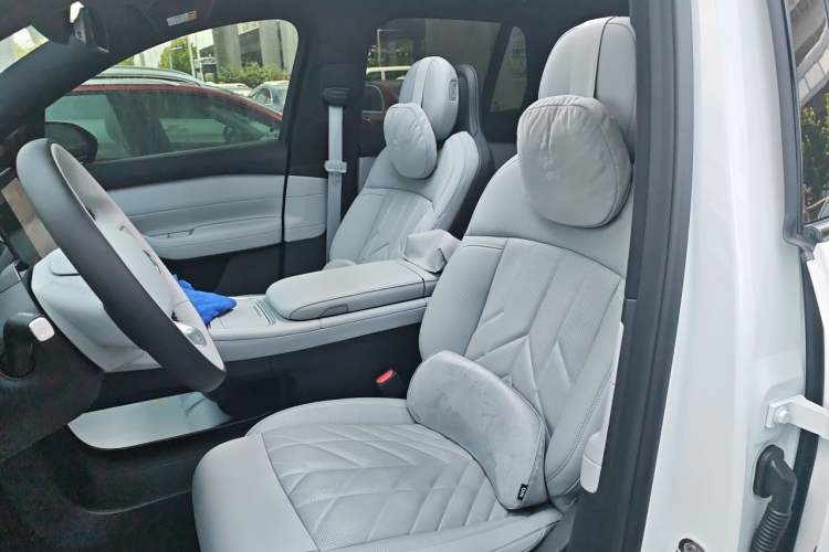 Used Nio ES6 2025 75 kWh Left Front Seat