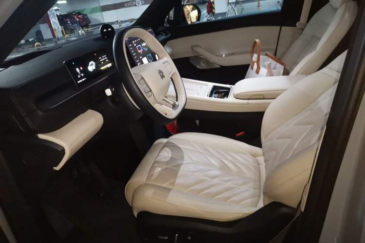 Used Nio ES6 2025 75 kWh Left Front Seat