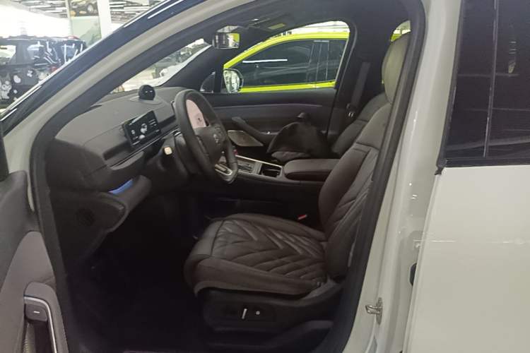 Used Nio ES6 2025 75 kWh Left Front Seat
