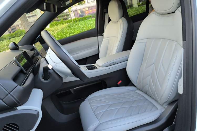Used Nio ES6 2025 75 kWh Left Front Seat