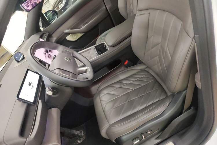 Used Nio ES6 2025 75 kWh Left Front Seat
