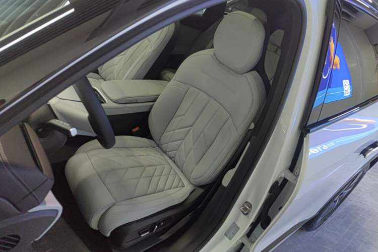 Used Nio ES6 2025 100 kWh Left Front Seat