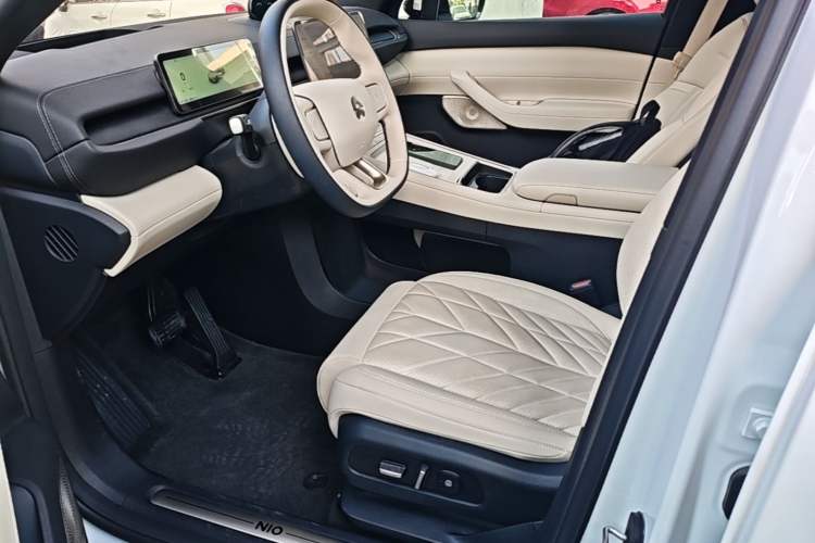 Used Nio ES6 2025 75 kWh Left Front Seat