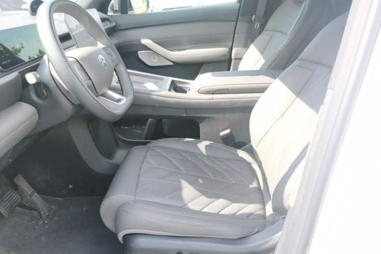 Used Nio ES6 2025 75 kWh Left Front Seat
