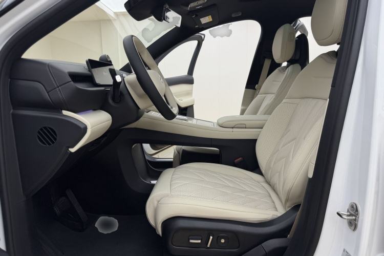 Used Nio ES6 2025 75 kWh Left Front Seat